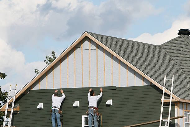 Professional Siding Contractor technician working in Aurora, OH